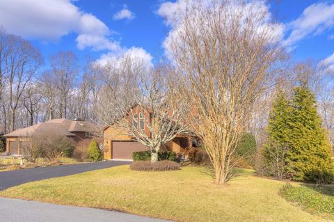 2004 Walters Ct, Blacksburg, VA 24060