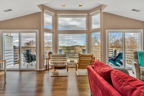 94 Waterside Cir #9-A, Moneta, VA 24121