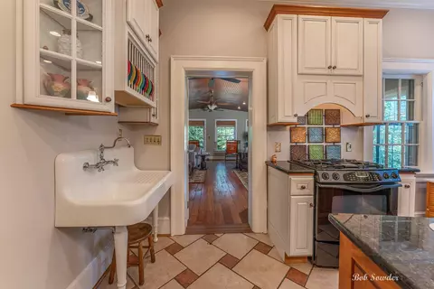 Kitchen - 19705 Main St, Buchanan, VA 24066 photo 8 of 9