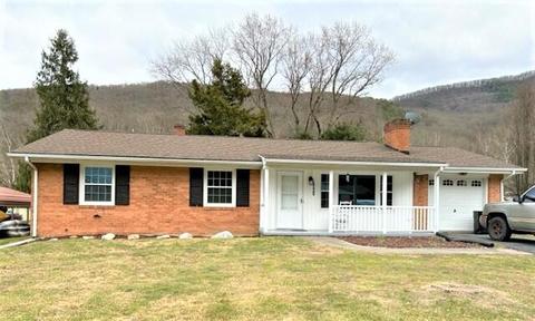 3001 Winterberry Ave, Covington, VA 24426