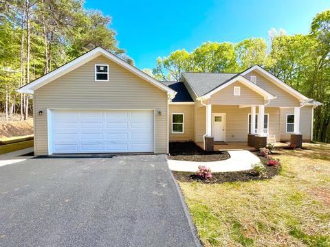 206 Cove Point Trl, Moneta, VA 24121