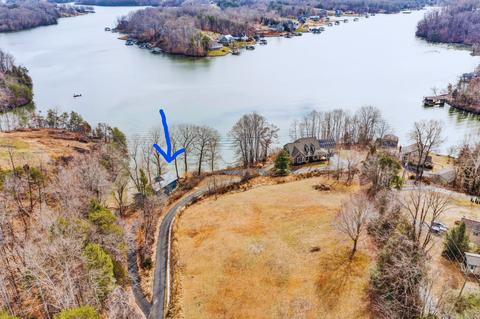 225 Thompson Ln, Wirtz, VA 24184