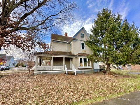 230 E Prospect St, Covington, VA 24426 photo 2