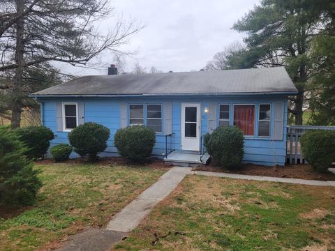 20 Mary Coger Ln, Rocky Mount, VA 24151