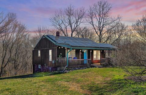 1360 Rose Garden Dr, Bedford, VA 24523