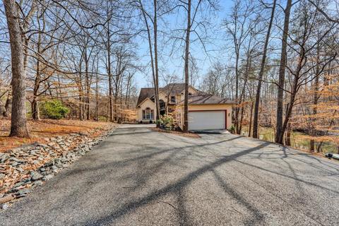 380 Lake View Pt, Glade Hill, VA 24092