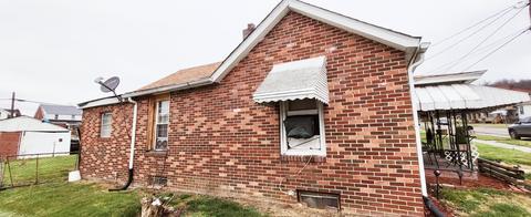 338 E Pine St, Covington, VA 24426 photo 2