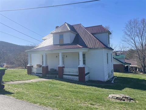 220 Pine St, Pulaski, VA 24301 photo 1