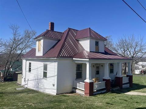 220 Pine St, Pulaski, VA 24301 photo 2