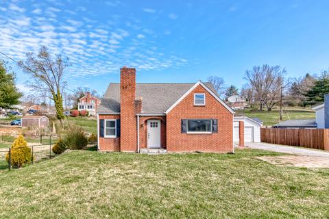 1405 Wenonah Ave, Pearisburg, VA 24134