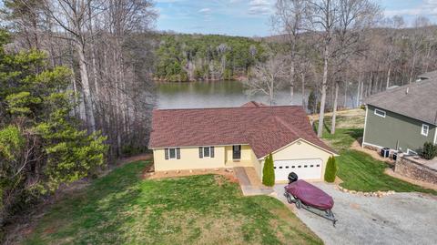 200 Saint Augustine Rd, Wirtz, VA 24184