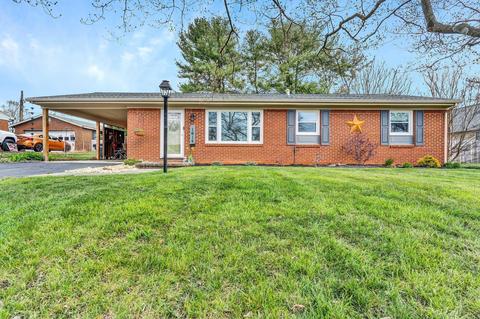 1016 Broad Hill Dr, Vinton, VA 24179