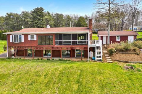 136 Tracy Dr, Moneta, VA 24121