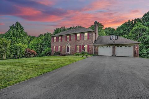271 Heritage Dr, Blue Ridge, VA 24064