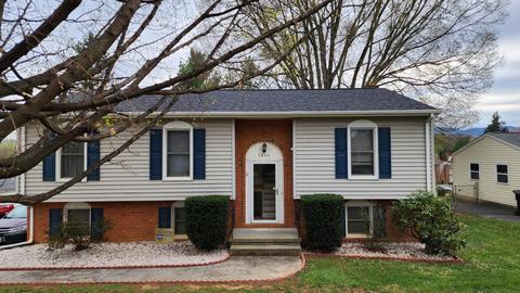 3846 Kentland Dr, Roanoke, VA 24018