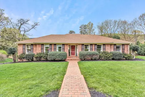 6324 Fairway Forest Dr, Roanoke, VA 24018