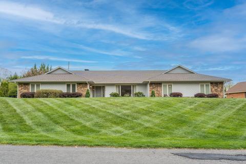 4456 Farmwood Dr, Roanoke, VA 24018