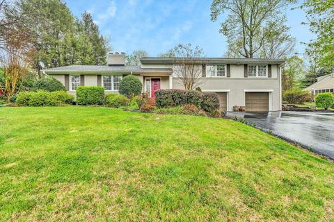 3137 Circle Dr, Roanoke, VA 24018