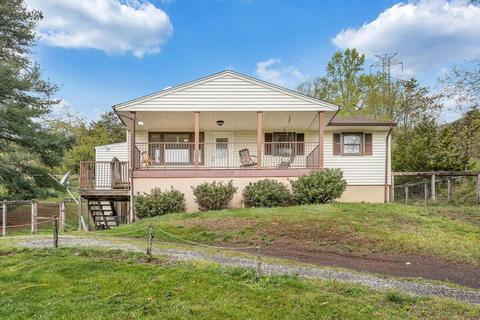 7827 Bradshaw Rd, Salem, VA 24153