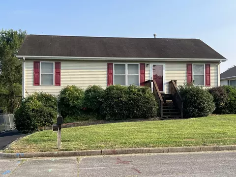 905 Stokes Dr, Roanoke, VA 24019