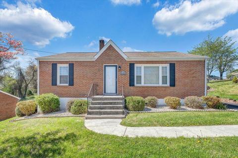 4510 Peach Tree Dr NW, Roanoke, VA 24017