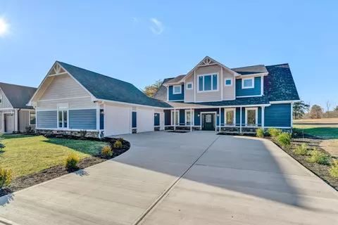 1075 Golf View Ct, Huddleston, VA 24104