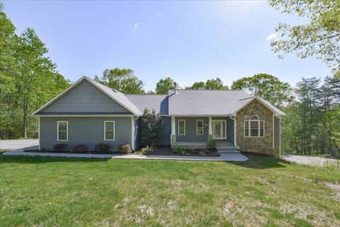 210 Foxridge Dr, Boones Mill, VA 24065