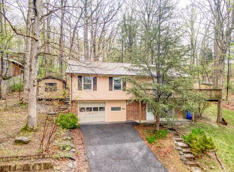 1907 Gardenspring Dr, Blacksburg, VA 24060