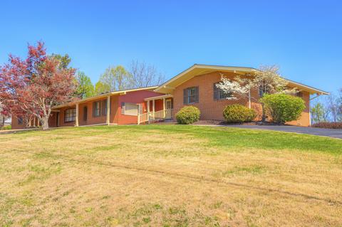 666 Cardinal Dr, Pulaski, VA 24301 photo 3
