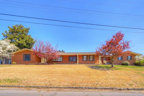 666 Cardinal Dr, Pulaski, VA 24301