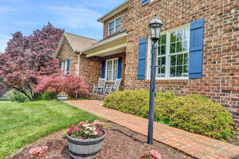 696 Scarlet Dr, Daleville, VA 24083