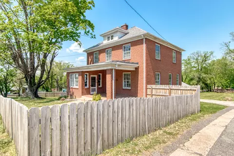 864 Washington Ave, Vinton, VA 24179