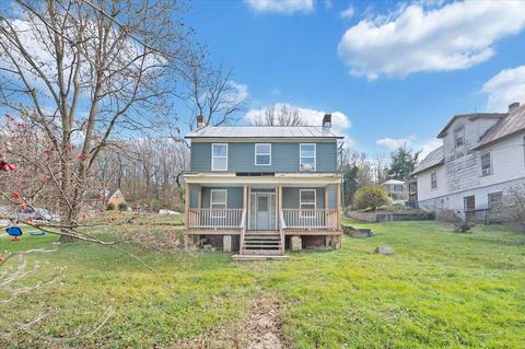 371 Boyd St, Buchanan, VA 24066 photo 2