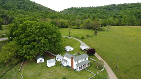 440 Winterhill Dr, Hardy, VA 24101