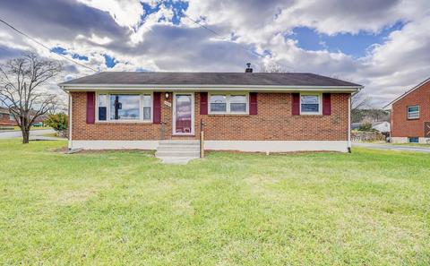 1302 Penley Blvd, Salem, VA 24153