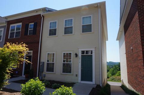 3917 Colonial Green Cir, Roanoke, VA 24018