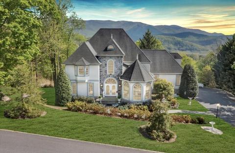 7026 Campbell Dr, Salem, VA 24153