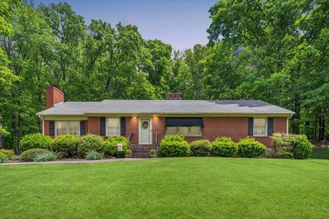613 Maplewood Dr, Vinton, VA 24179