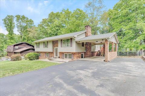 5311 Warbonnet Rd, Salem, VA 24153