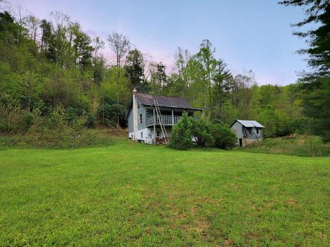 9380 Patterson Dr, Bent Mountain, VA 24059