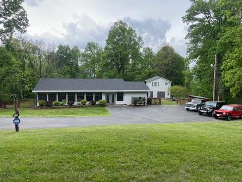 4404 Farm Hill Dr, Roanoke, VA 24018