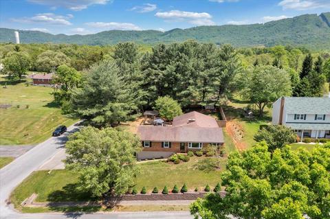 438 Knollwood Dr, Troutville, VA 24175