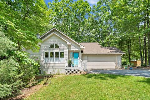 140 Crawford Dr, Moneta, VA 24121