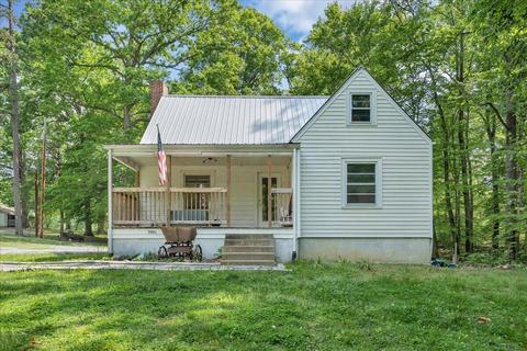 3961 Alleghany Dr, Salem, VA 24153