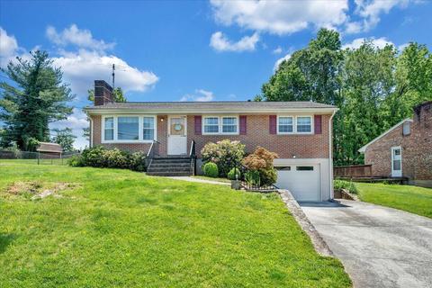 5920 Wayburn Dr, Roanoke, VA 24019