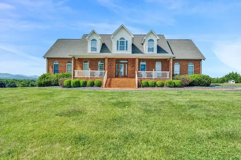 138 Annie Mae Ln, Glade Hill, VA 24092