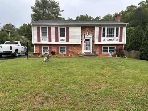 2124 Beavers Ln, Vinton, VA 24179