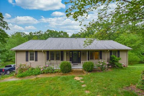 5320 Cherokee Hills Dr, Salem, VA 24153