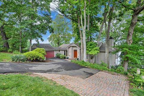 144 Lookout Pointe Dr, Moneta, VA 24121