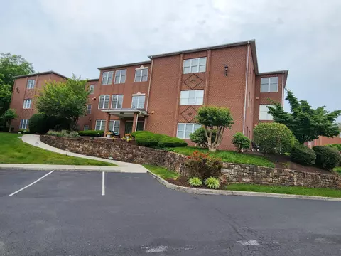 3050 Mcvitty Forest Dr #209, Roanoke, VA 24018